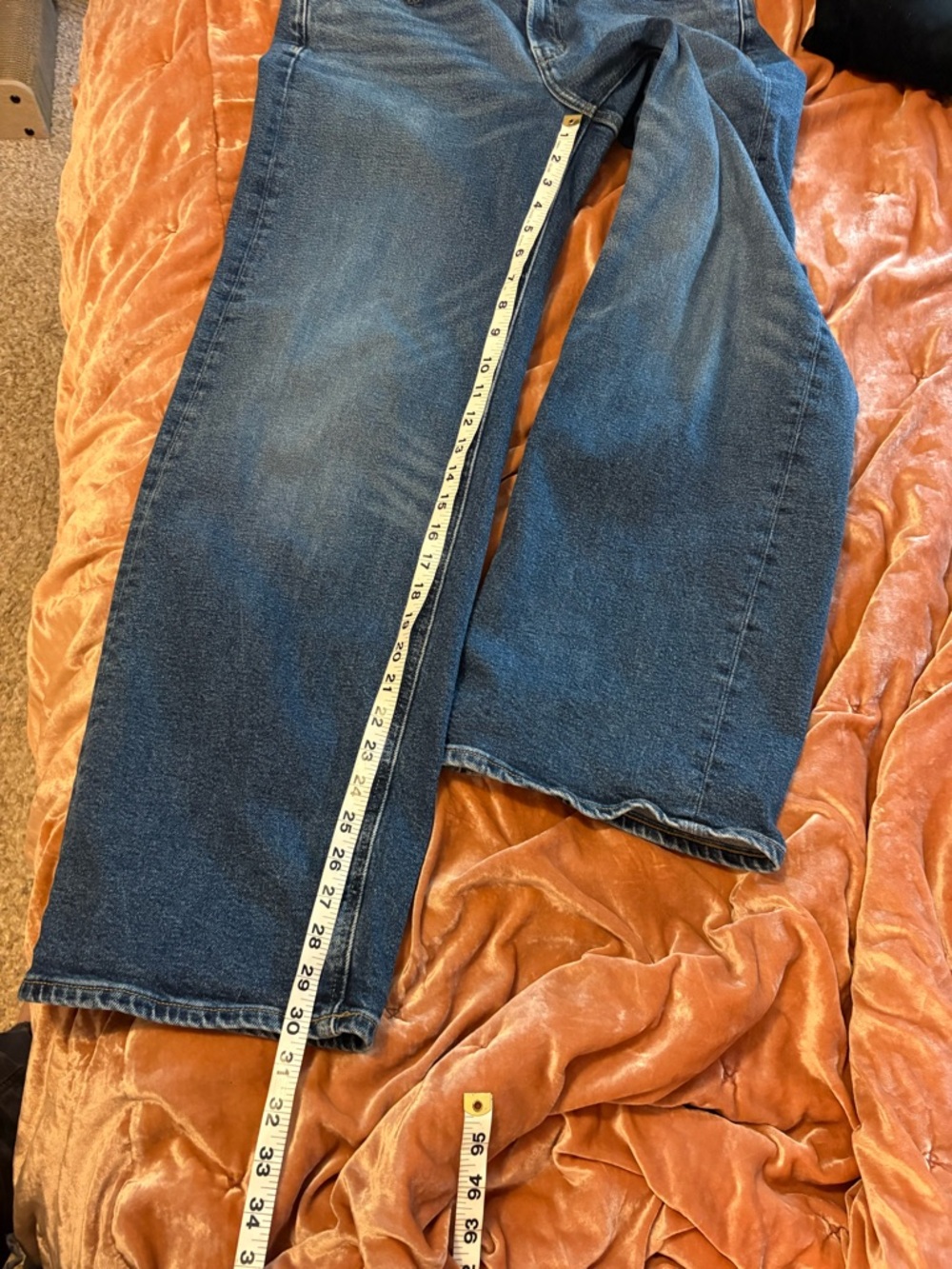 Old Navy Women's Wide-Leg Jeans in Medium Blue Wash - Picture 4 of 7